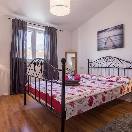 Ferienwohnung Tip Deluxe Podstrana Exterior foto